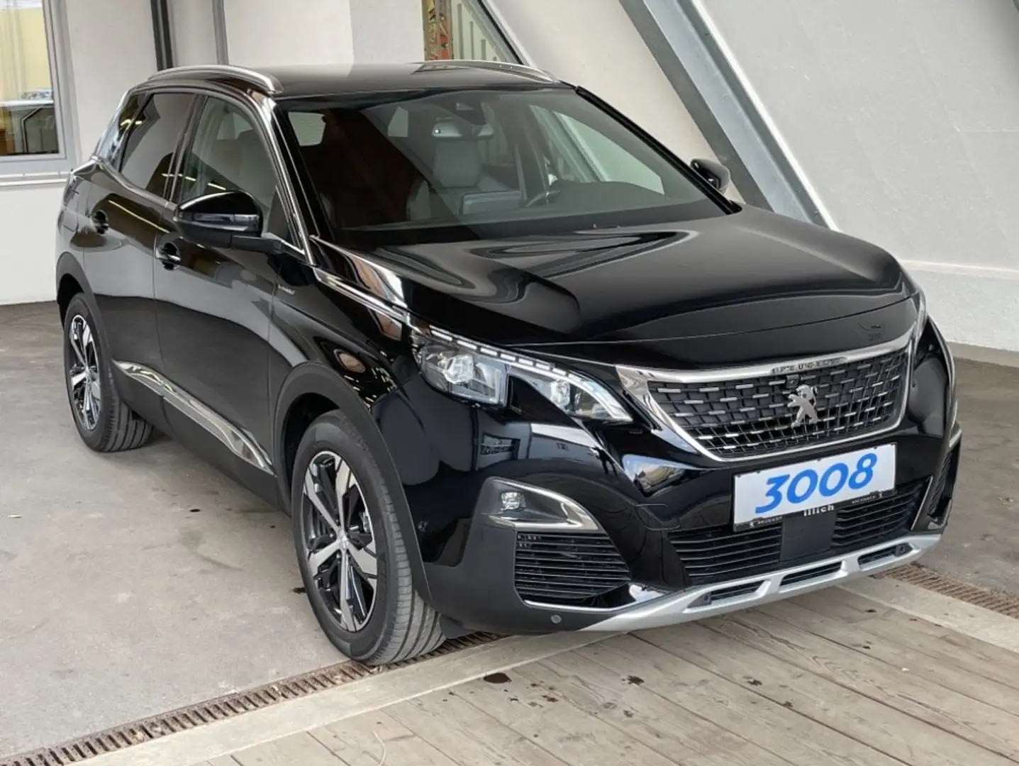 Peugeot 3008 GT-Line HDi130EAT8 Schwarz - 1