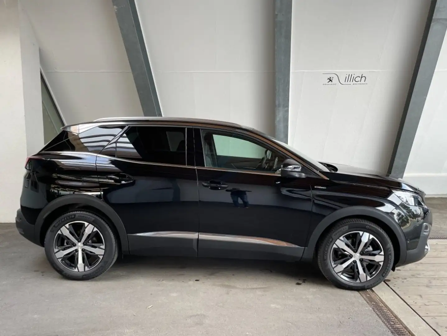 Peugeot 3008 GT-Line HDi130EAT8 Schwarz - 2