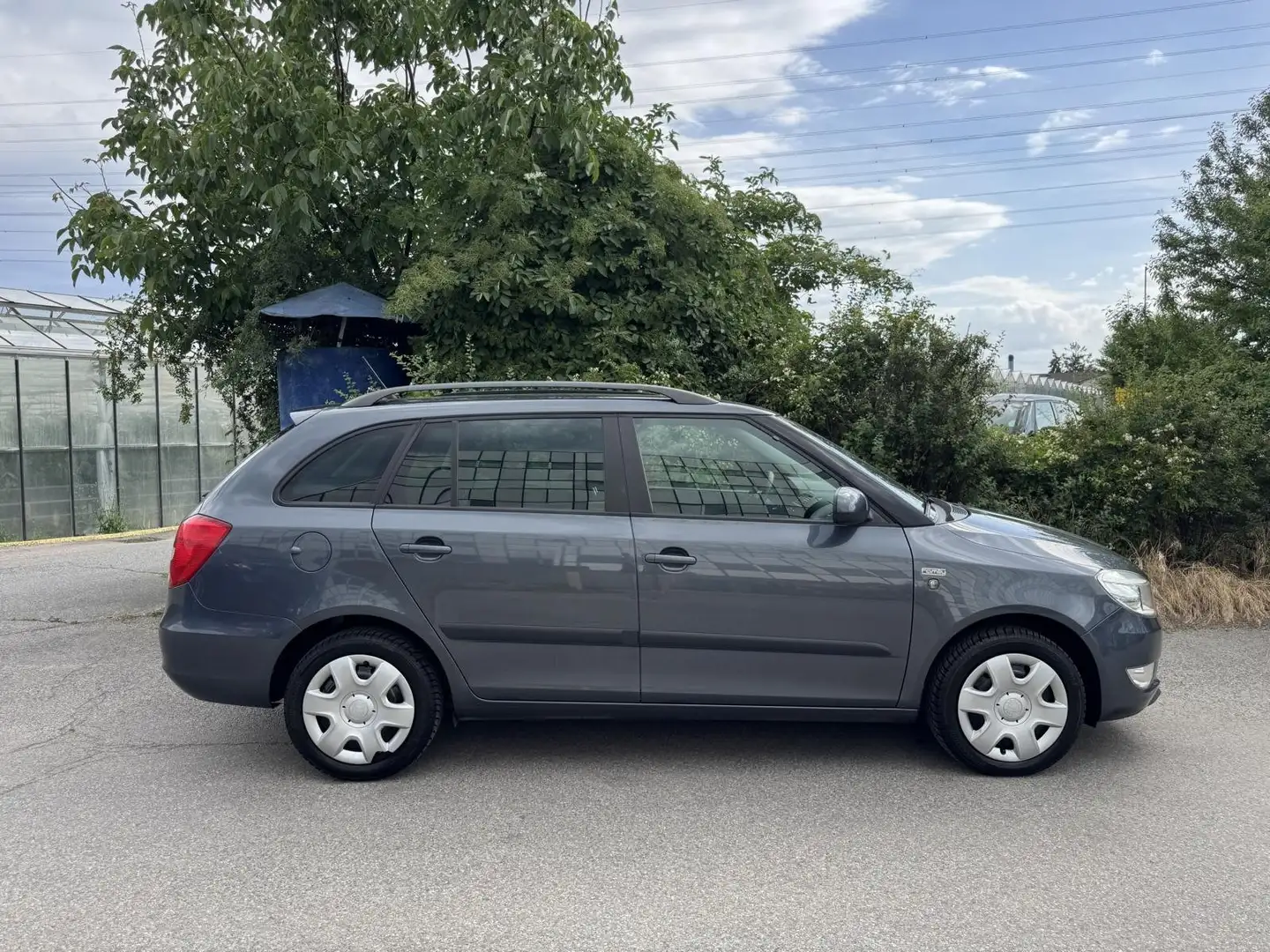 Skoda Fabia 4-Zylinder Kombi Klima 1.Besitz Skoda-Servicebuch Grau - 2