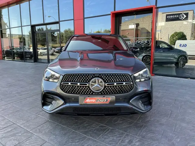 Mercedes-Benz 450 view 4