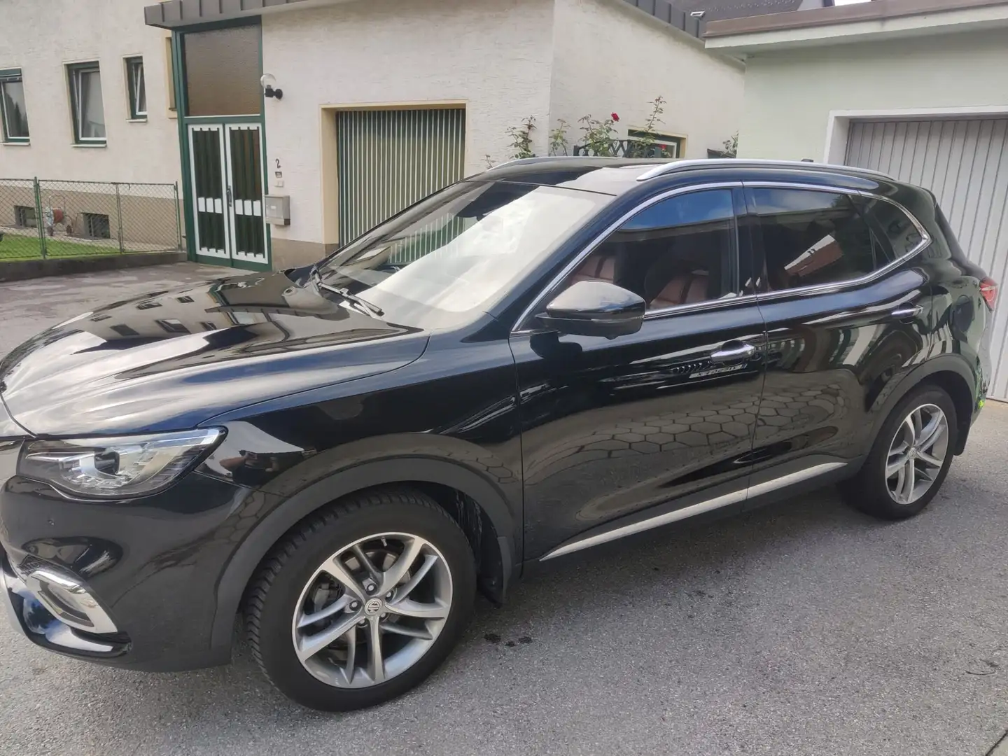 MG EHS 1,5T GDI PHEV Luxury Aut. - 1