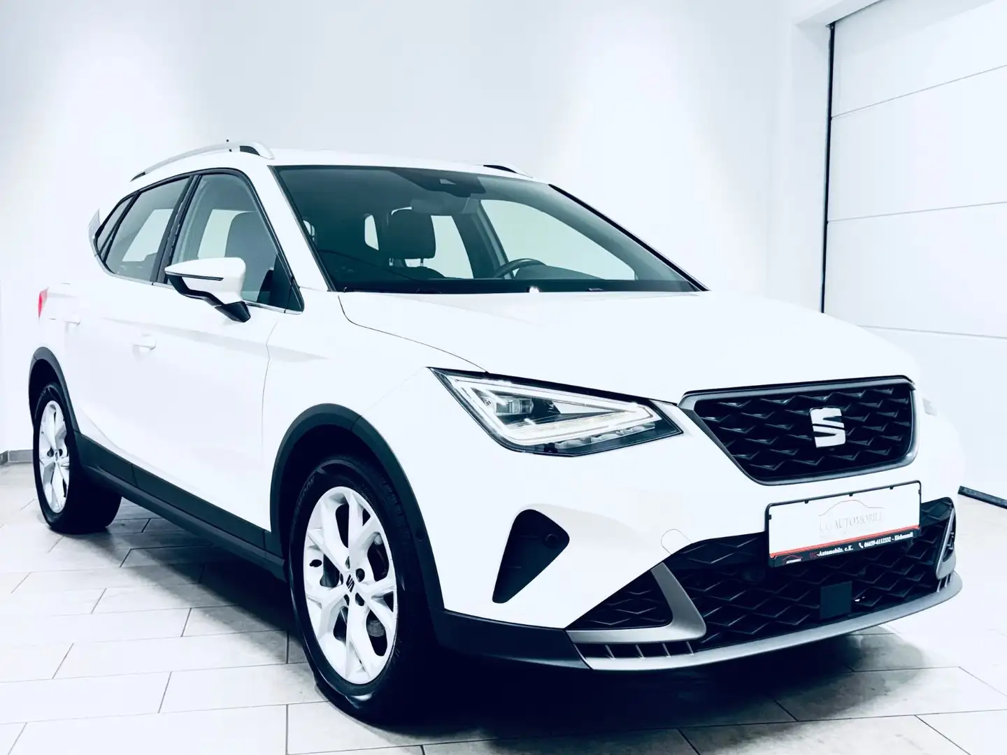 SEAT Arona FR-Line 1.0 TGI * 1.H * NAVI * R-KAM * ACC Weiß - 1