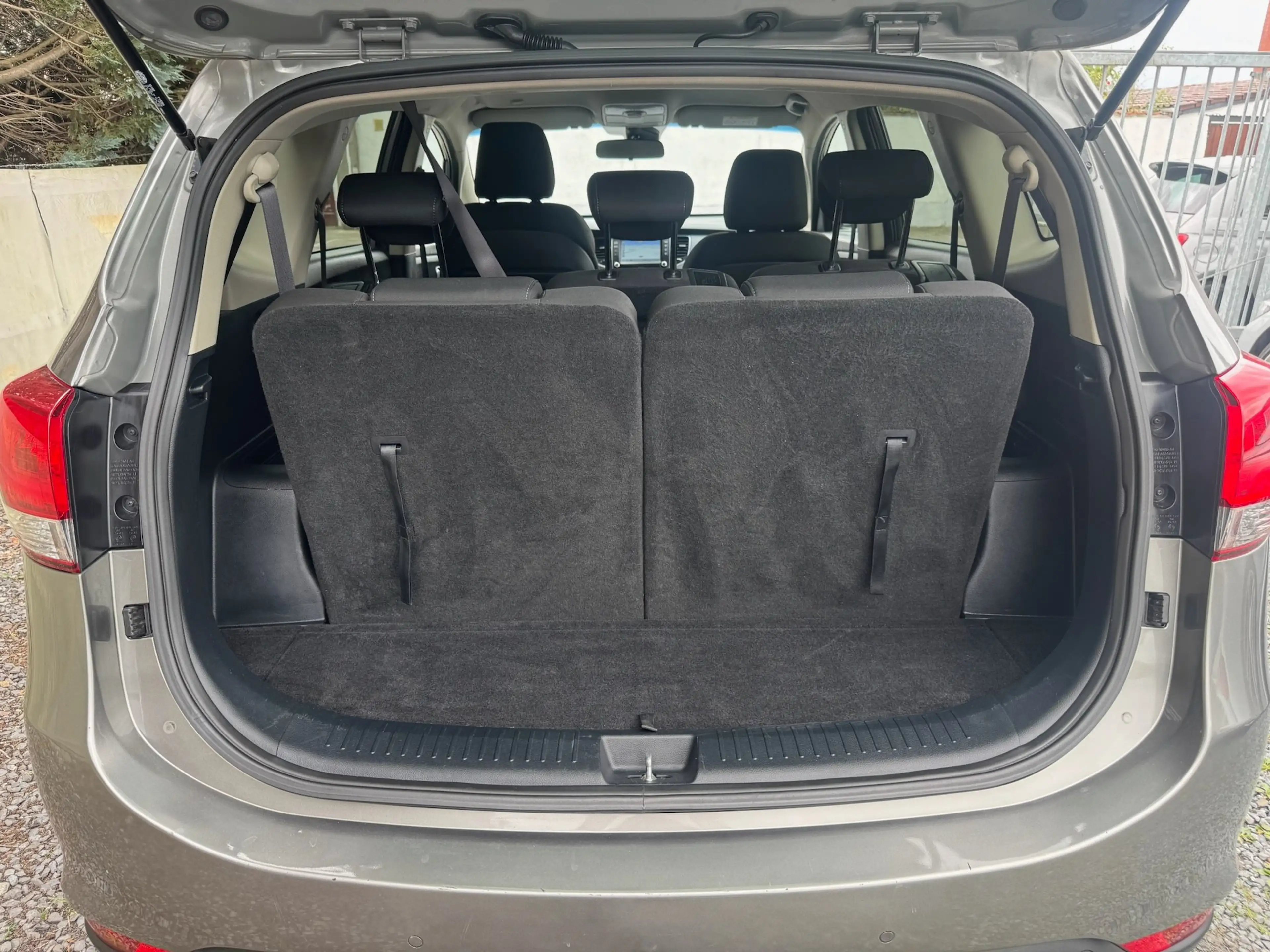 Kia Carens 1.7 CRDI Fusion 7Place/Navi/Camera/Clim Dig/Gar12M — photo 9