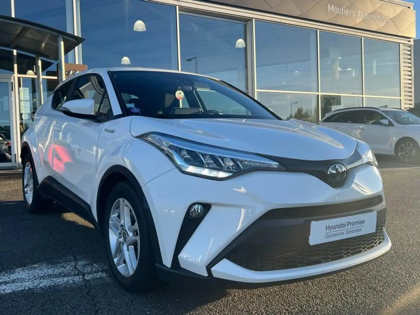 Toyota Dyna 122h Dynamic 2WD E-CVT MY20 Biały - 2