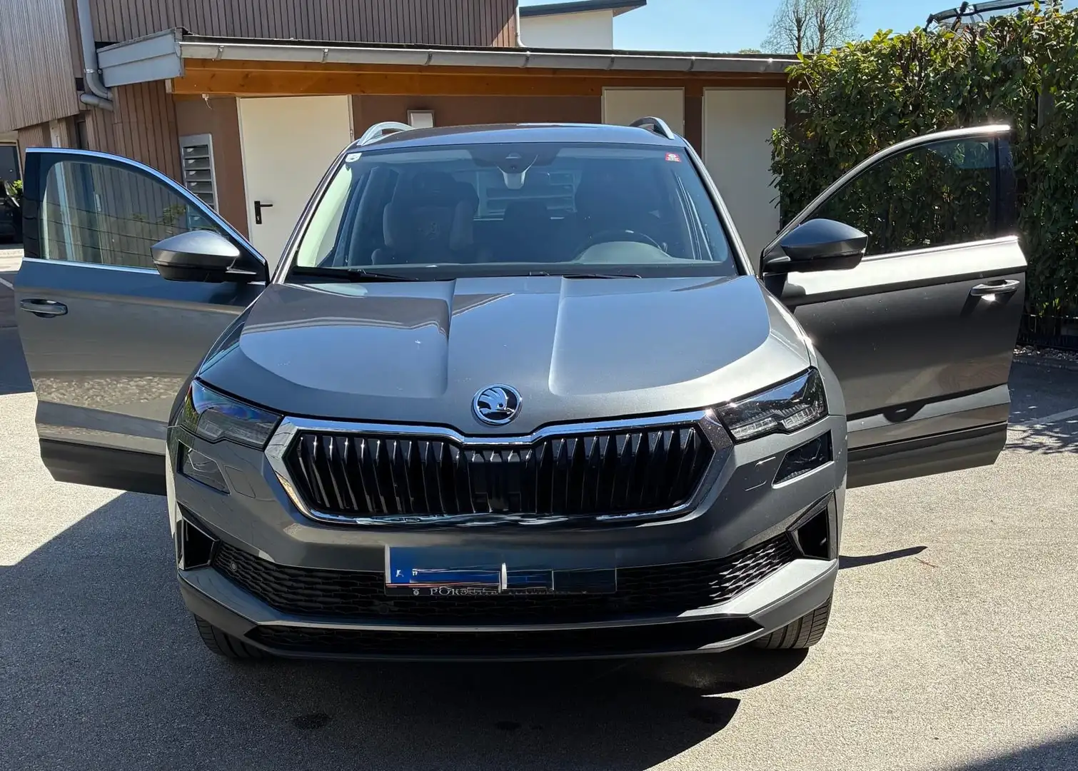 Skoda Karoq 1,5 TSI ACT DSG Style Grau - 1