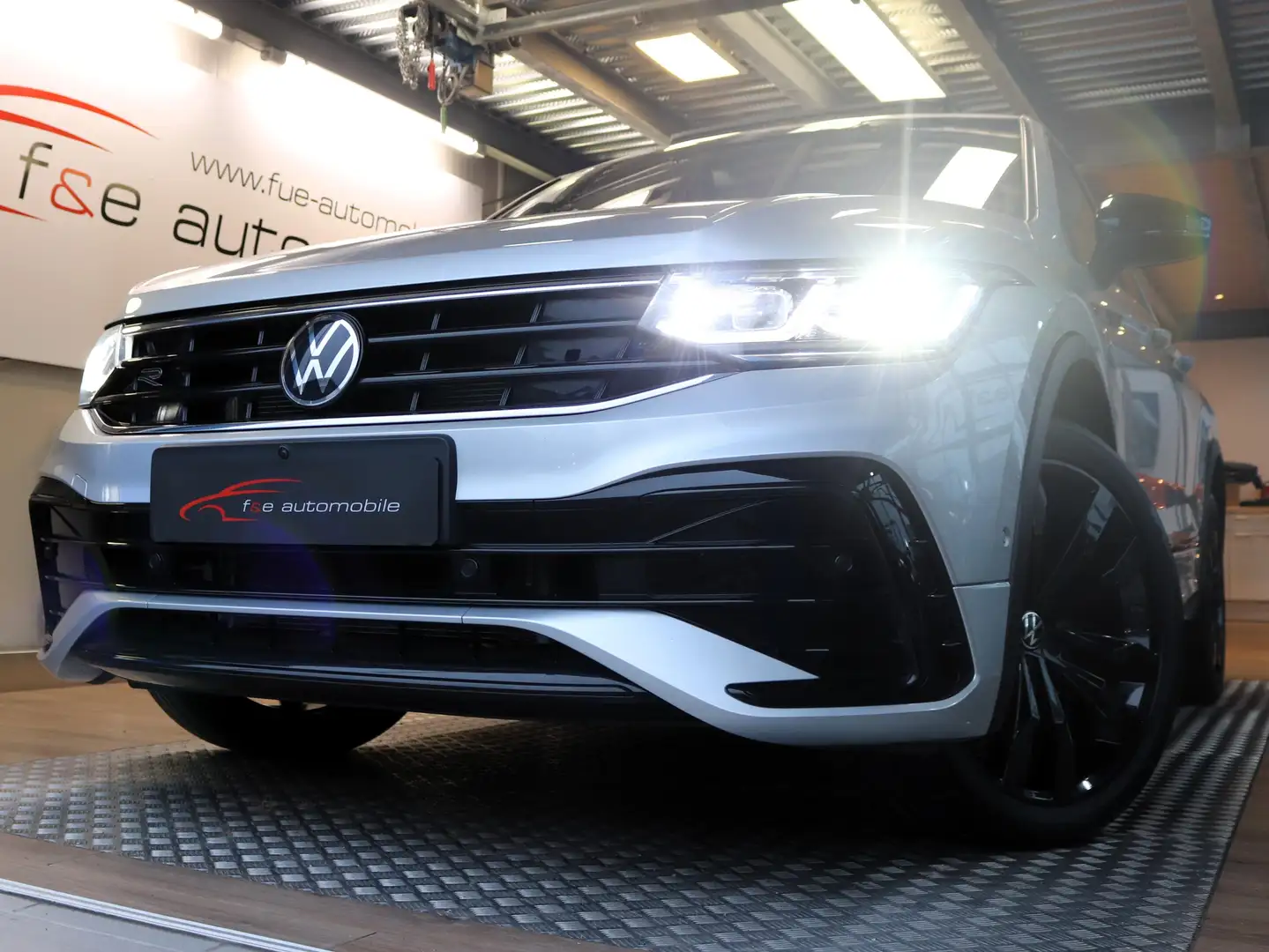 Volkswagen Tiguan R-Line TDI 4Motion DSG Silber - 1