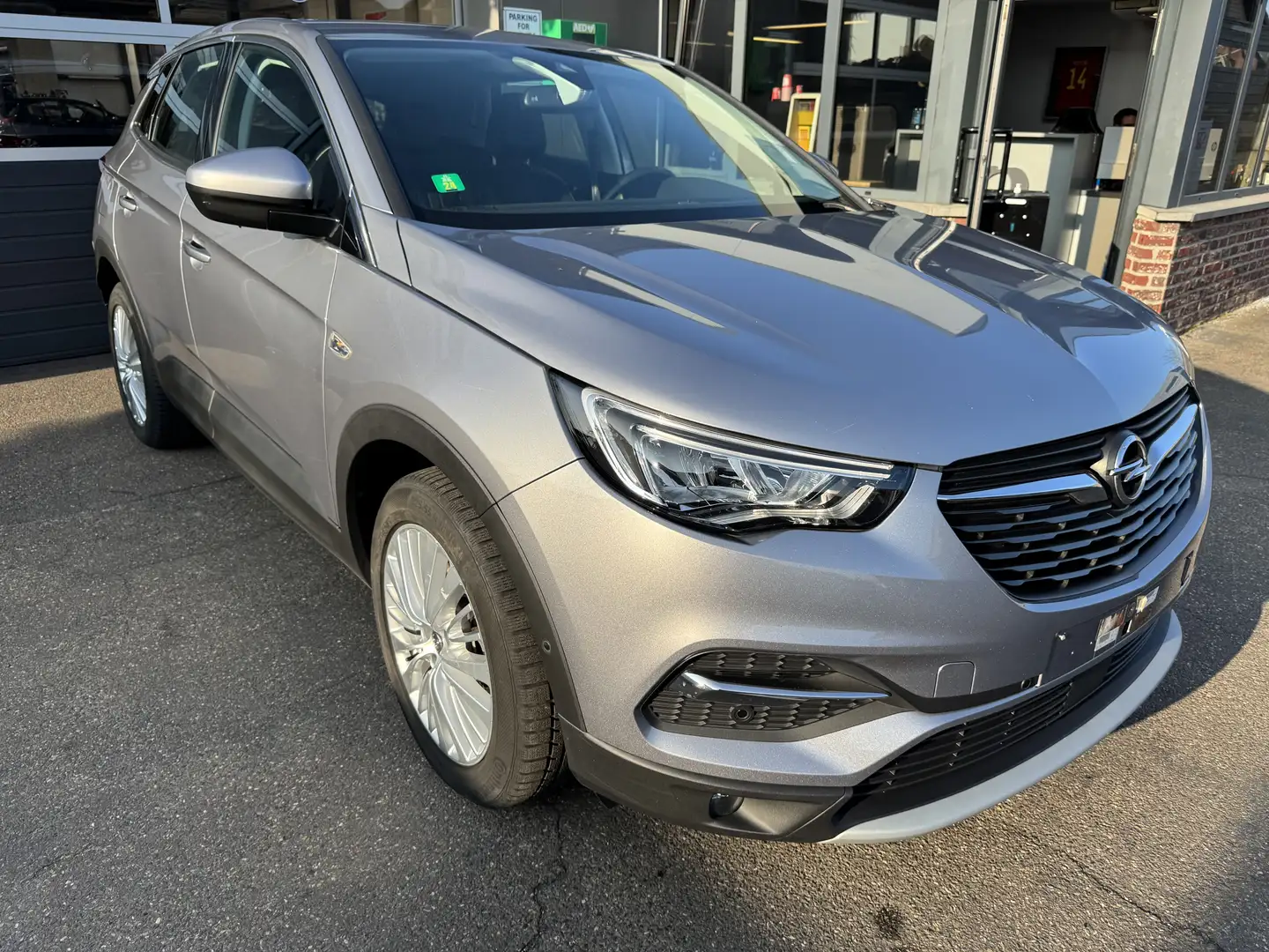 Opel Grandland X 1200 Benzine Innovation + Leder +… •AUTOMAAT• Grijs - 1