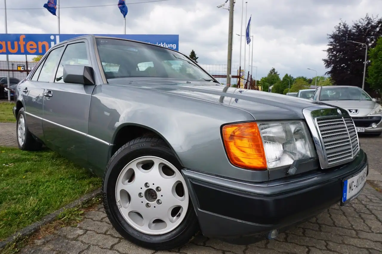 Mercedes-Benz 200 *OLD-TIMER*ZV*SERVO*AHK*RADIO*EL-FENSTER !!, foto 7