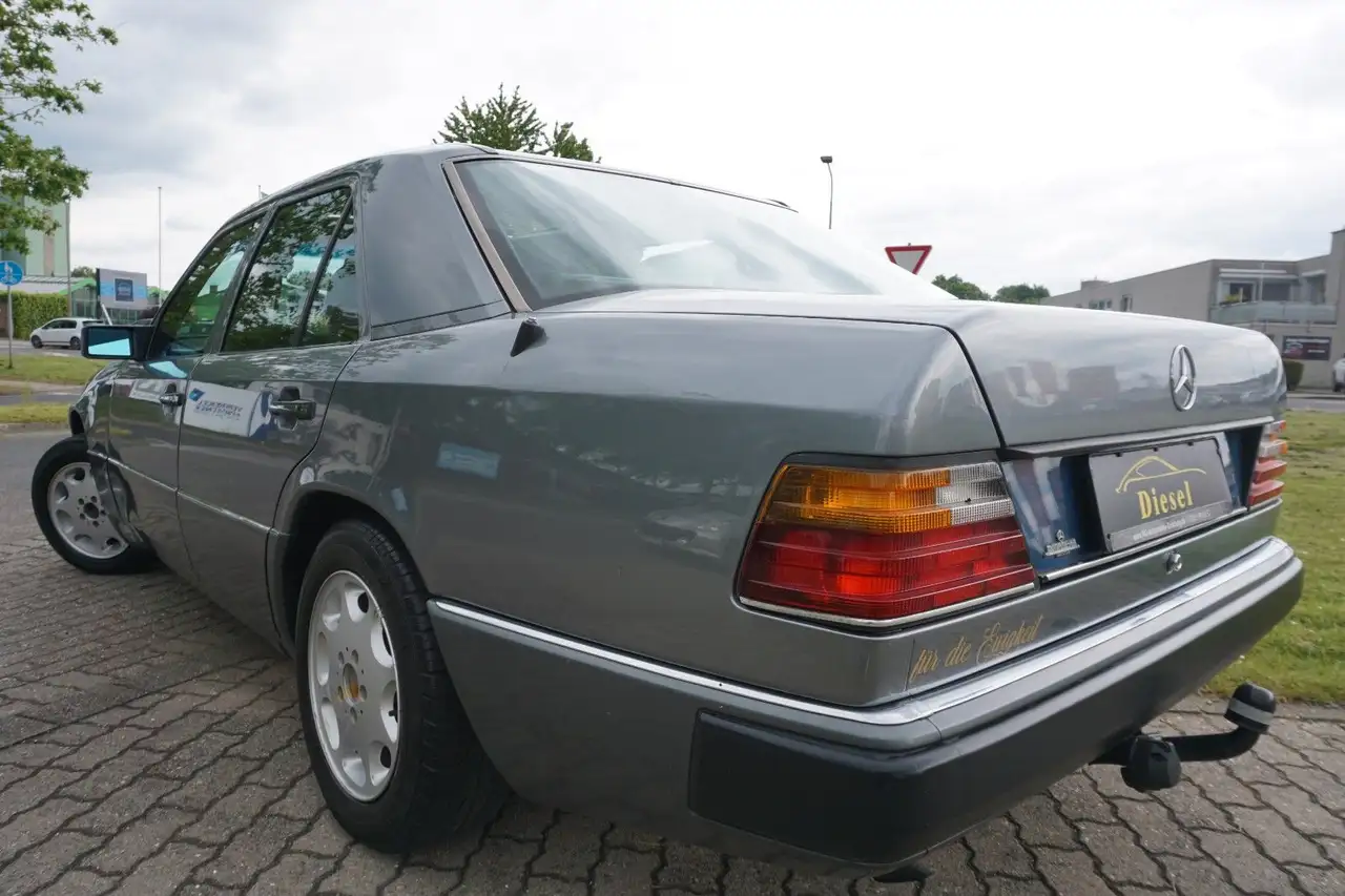 Mercedes-Benz 200 *OLD-TIMER*ZV*SERVO*AHK*RADIO*EL-FENSTER !!, foto 11