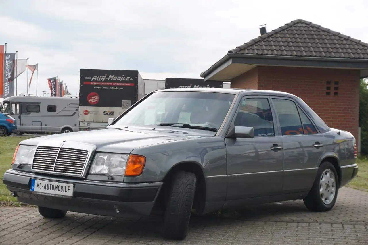 Mercedes-Benz 200 *OLD-TIMER*ZV*SERVO*AHK*RADIO*EL-FENSTER !!, foto 5