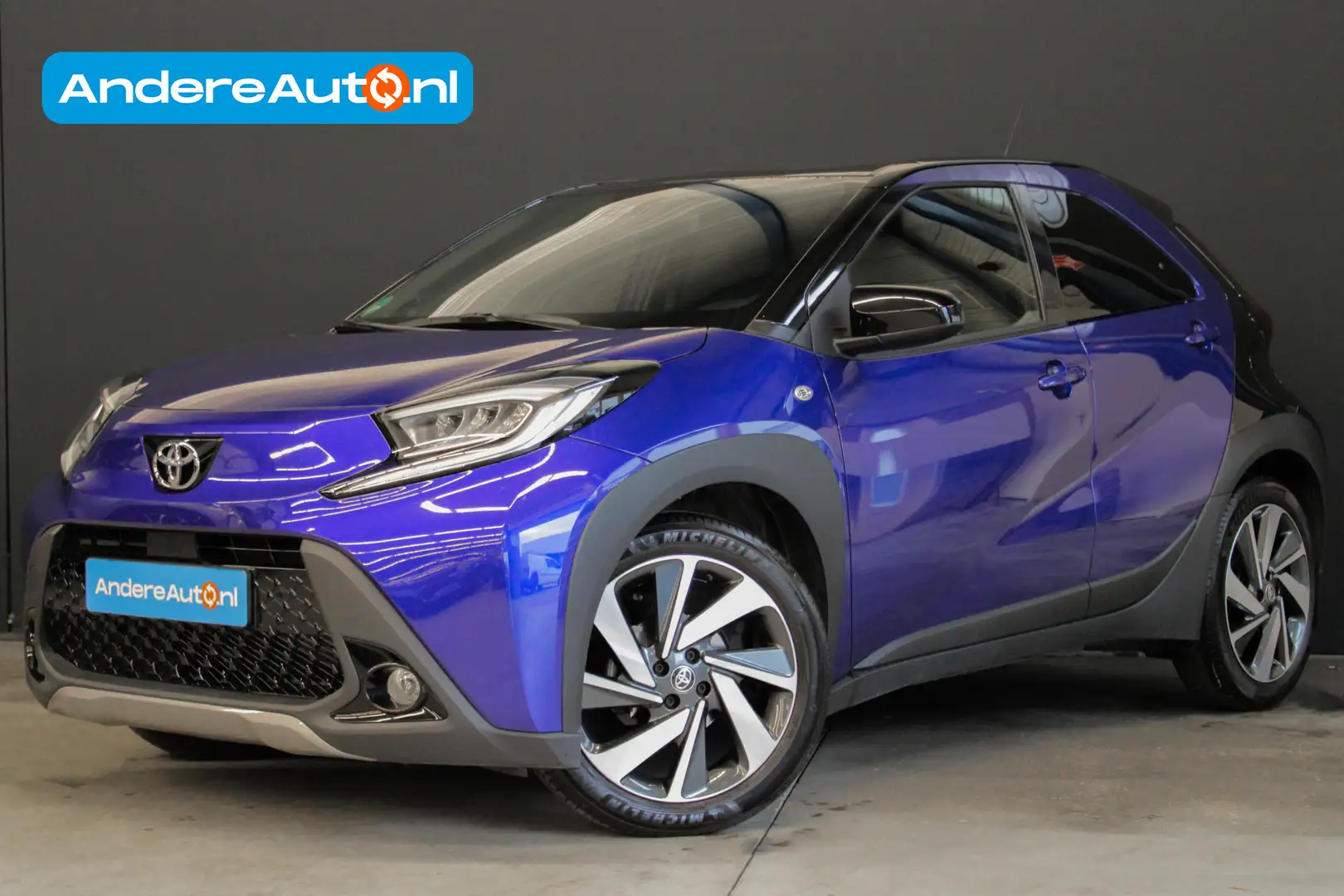 Toyota Aygo X 1.0 VVT-i S-CVT Premium |leder|automaat|BTW|camera Blauw - 1