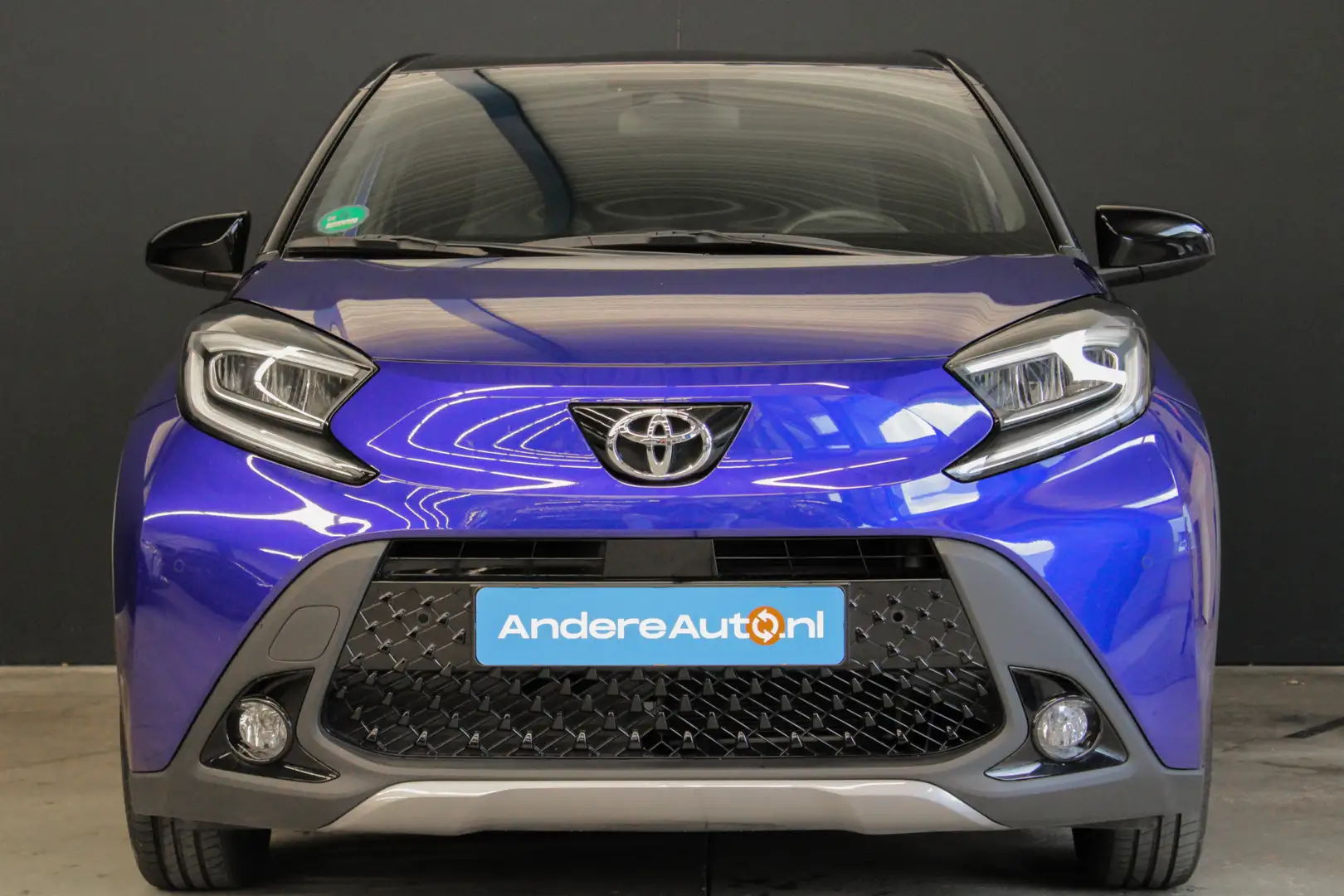 Toyota Aygo X 1.0 VVT-i S-CVT Premium |leder|automaat|BTW|camera Blauw - 2