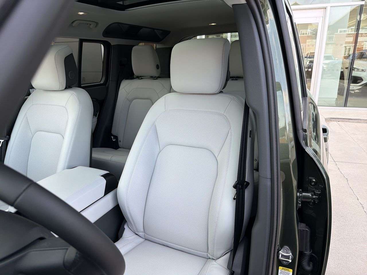 2026 Land Rover Defender 110 P400 S thumb 8