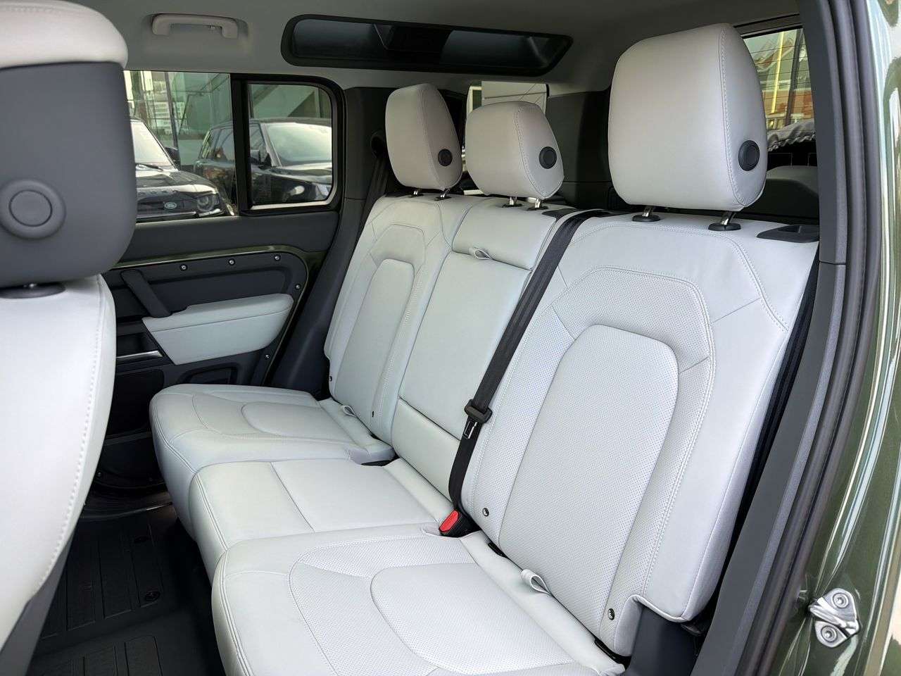 2026 Land Rover Defender 110 P400 S thumb 20