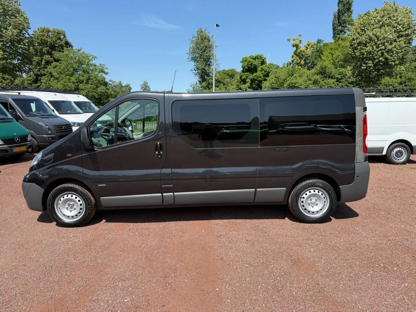 Opel Vivaro 2.0 CDTI L2H1 EcoFLEX Airco Zwart - 2