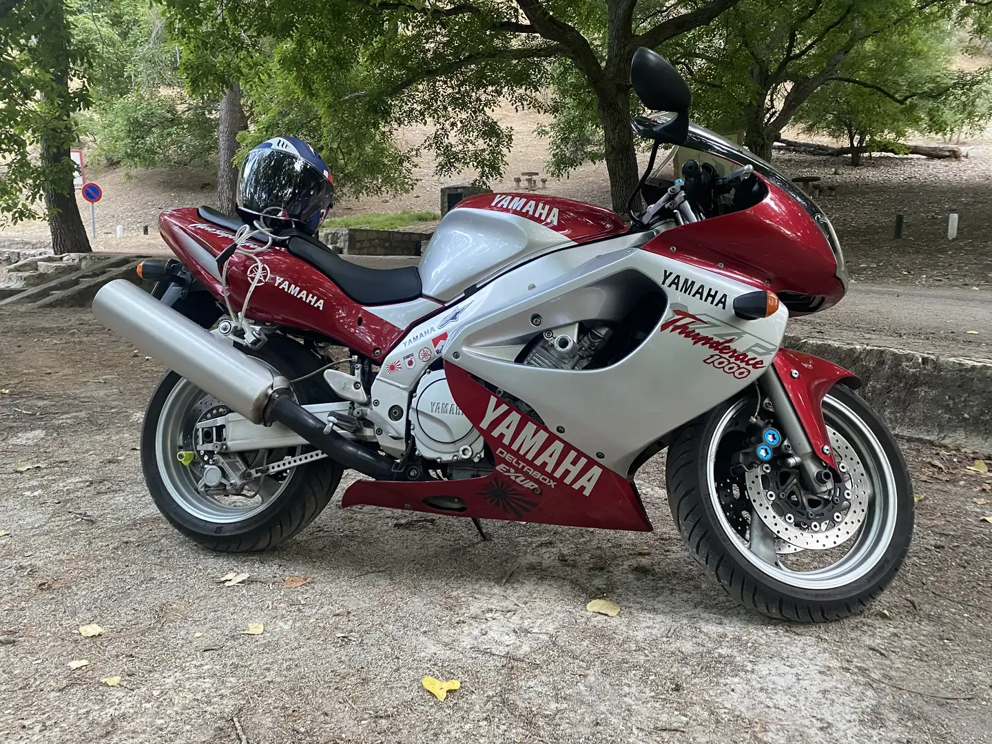 Yamaha YZF 1000 - 2