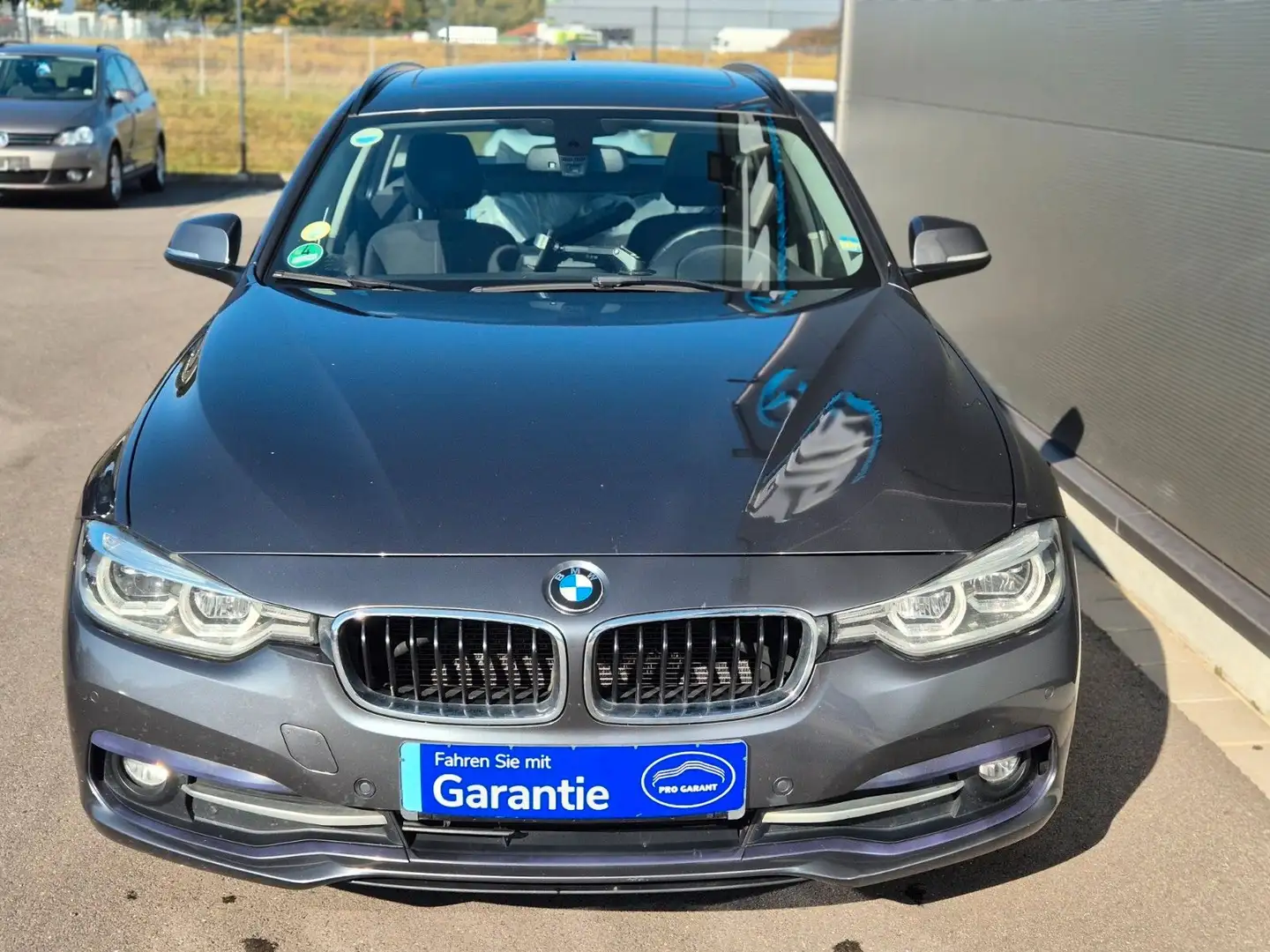 BMW 318 d TOURING SPORT LINE NAV PANO LED SITZHZ AHK Grijs - 2