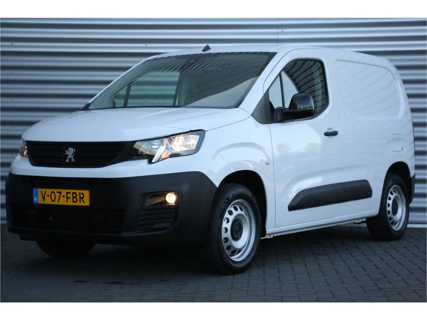 Peugeot Partner 1.5 BLUEHDI 100PK L1H1 / NAVI / AIRCO / LED / PDC Wit - 1