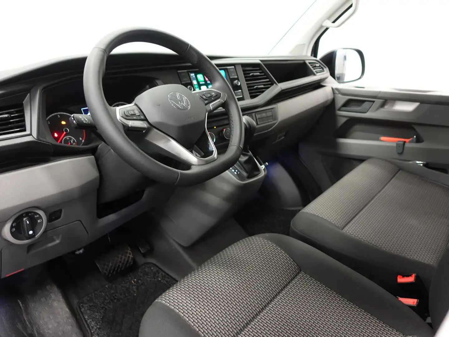 Volkswagen T6.1 Transporter 150pk L2H1 28 Highline Automaat Trekhaak Navigatie Zwart - 2