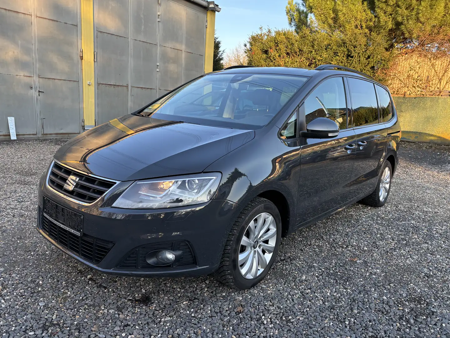 SEAT Alhambra Connect Automatik Xenon PDC Teilleder Sitzheizung Grau - 1