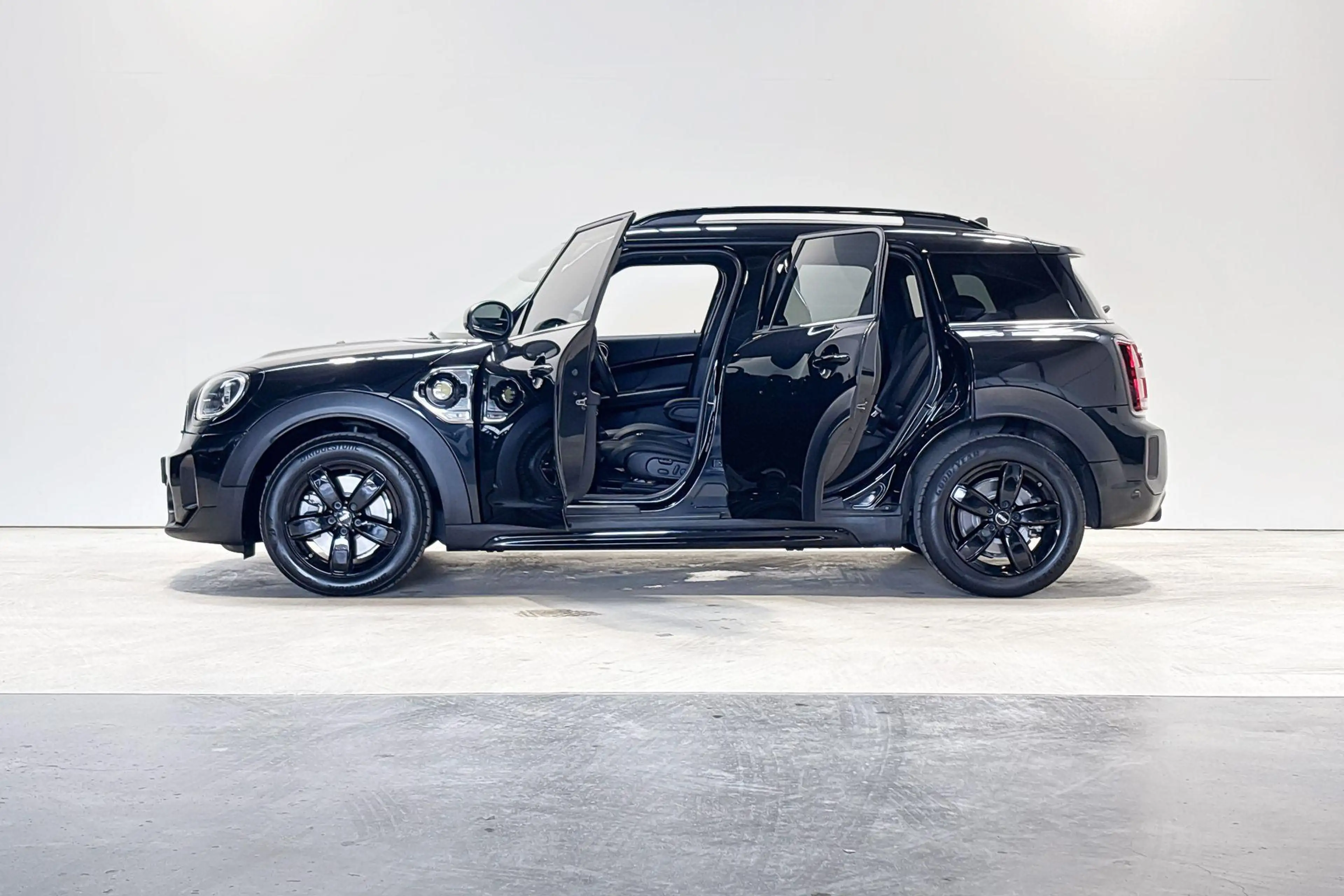 MINI Cooper SE Countryman ALL4 Classic — photo 4