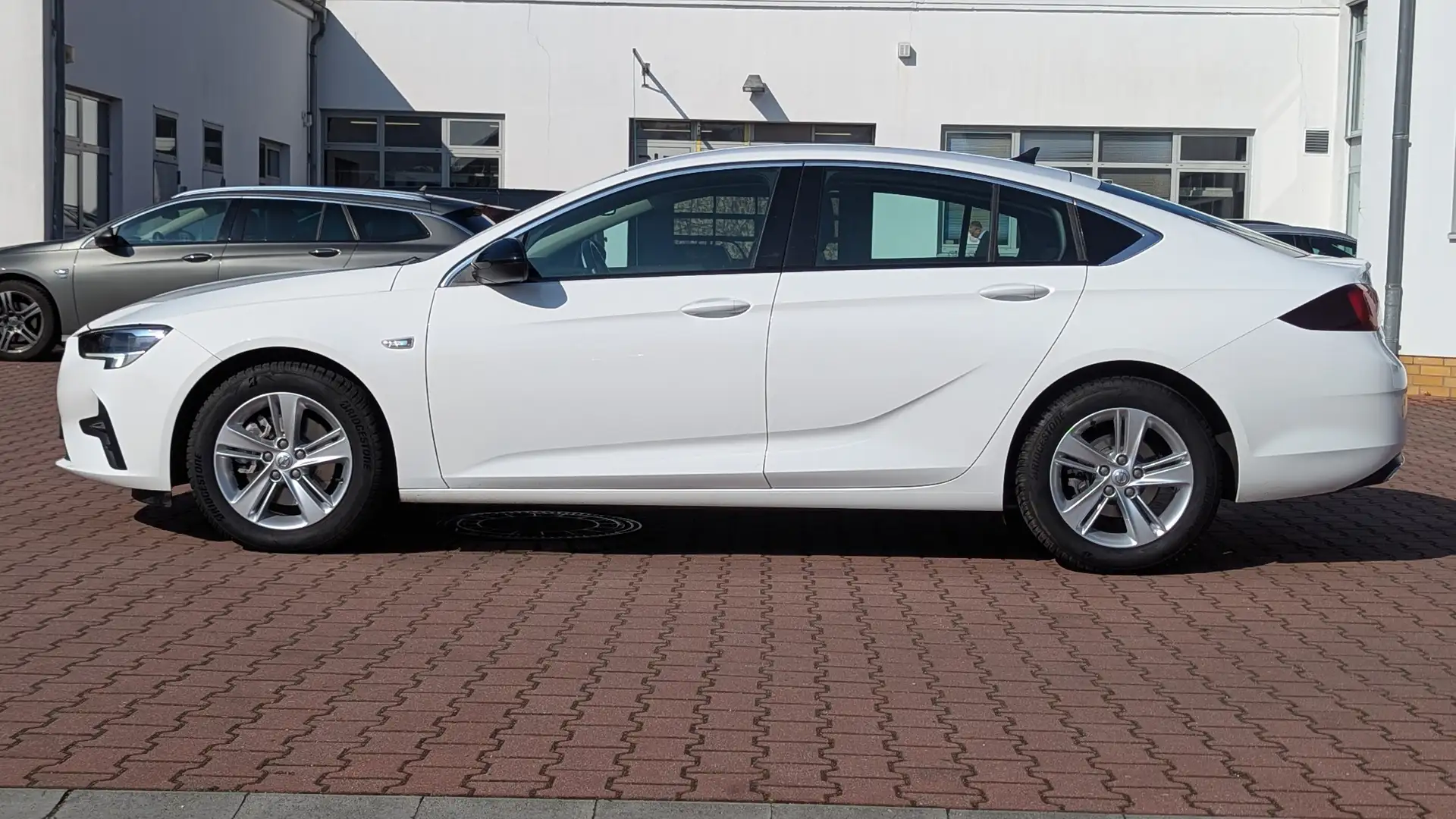 Opel Insignia Elegance LHZ/SHZ/MatrixLED/Navi/Rückf.Kam Weiß - 2