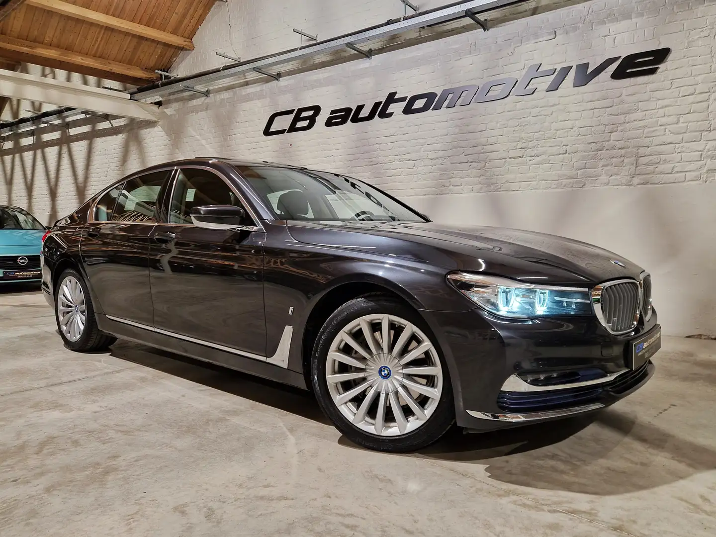 BMW 740 740e Plug-In Hybrid  BTW aftrekbaar Grijs - 1
