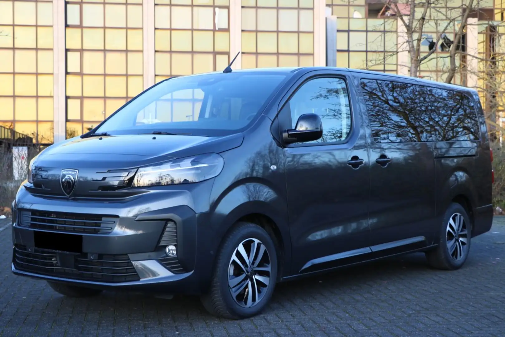 Peugeot Traveller Allure L3 VIP 7 Sitzer AHK Leder Grau - 1