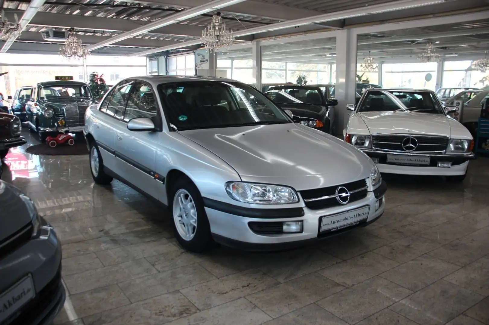 Opel Omega 2.0 16V CD *Automatik/Klimaautomatik* Gris - 2