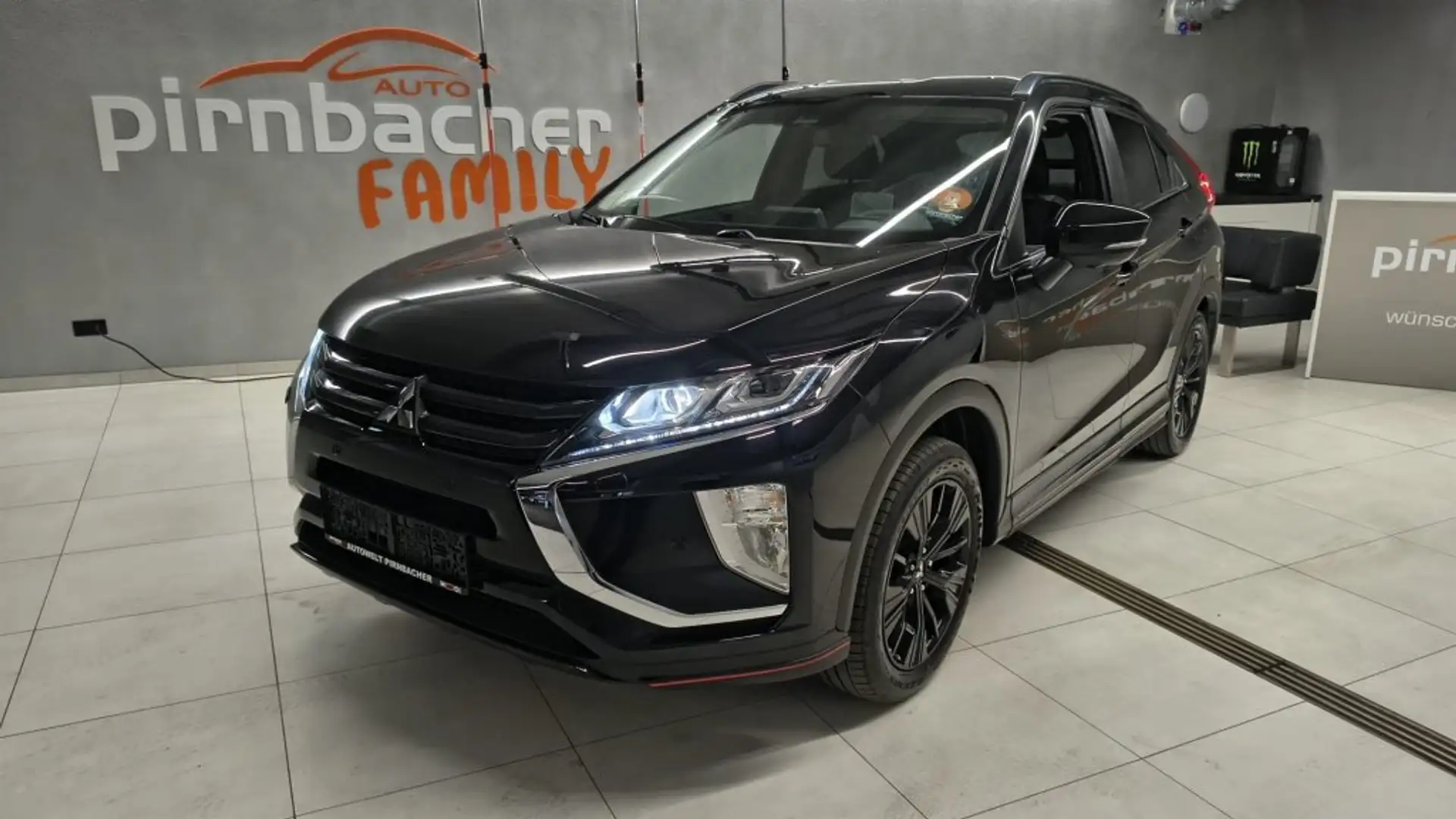 Mitsubishi Eclipse Cross 2,2 DI-D AT 4WD Intense+BlackLine 19 Violett - 1