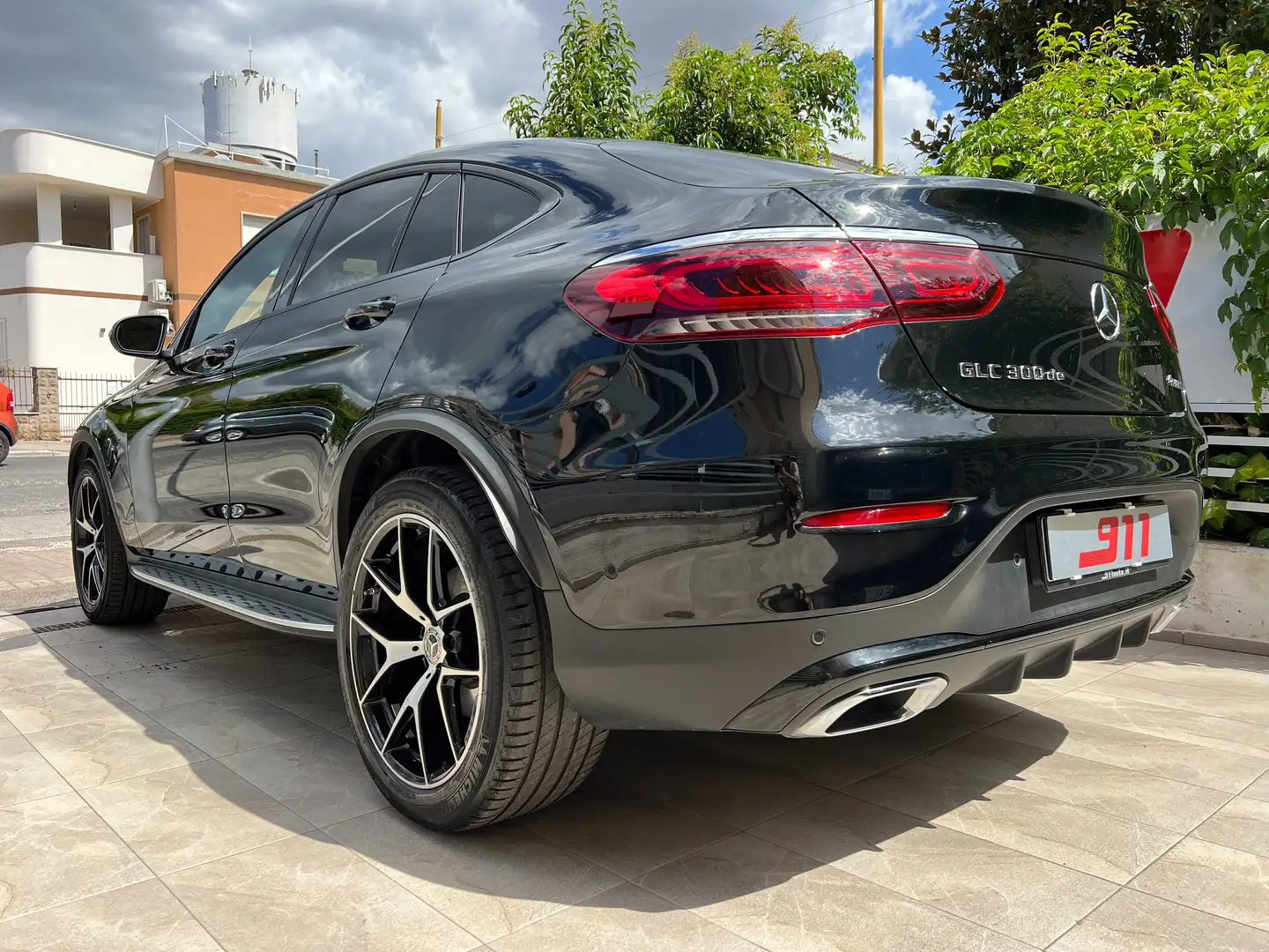 Mercedes-Benz GLC 300 Coupe de phev (eq-power) Premium Plus 4matic Zwart - 2