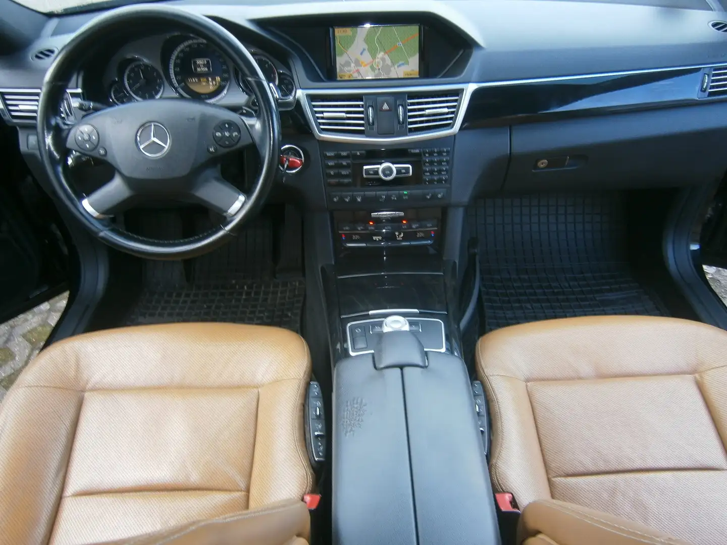 Mercedes-Benz E 250 E 250 CDI BlueEfficiency*Navi*AHK*Vollleder*LMF* Nero - 1