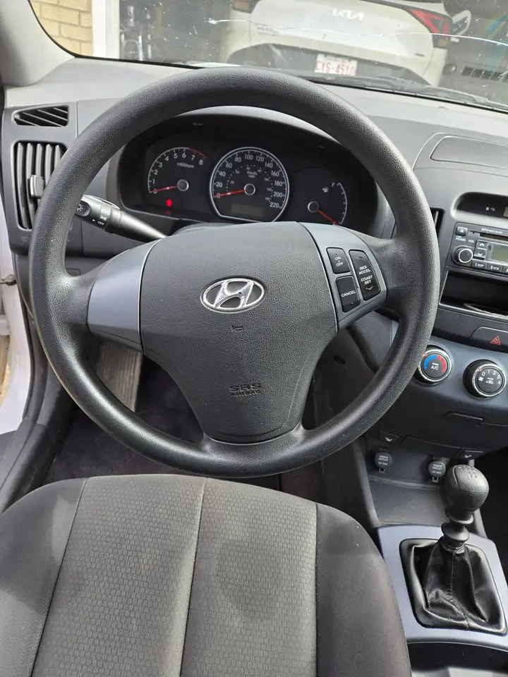 Hyundai ELANTRA снимка Hyundai ELANTRA