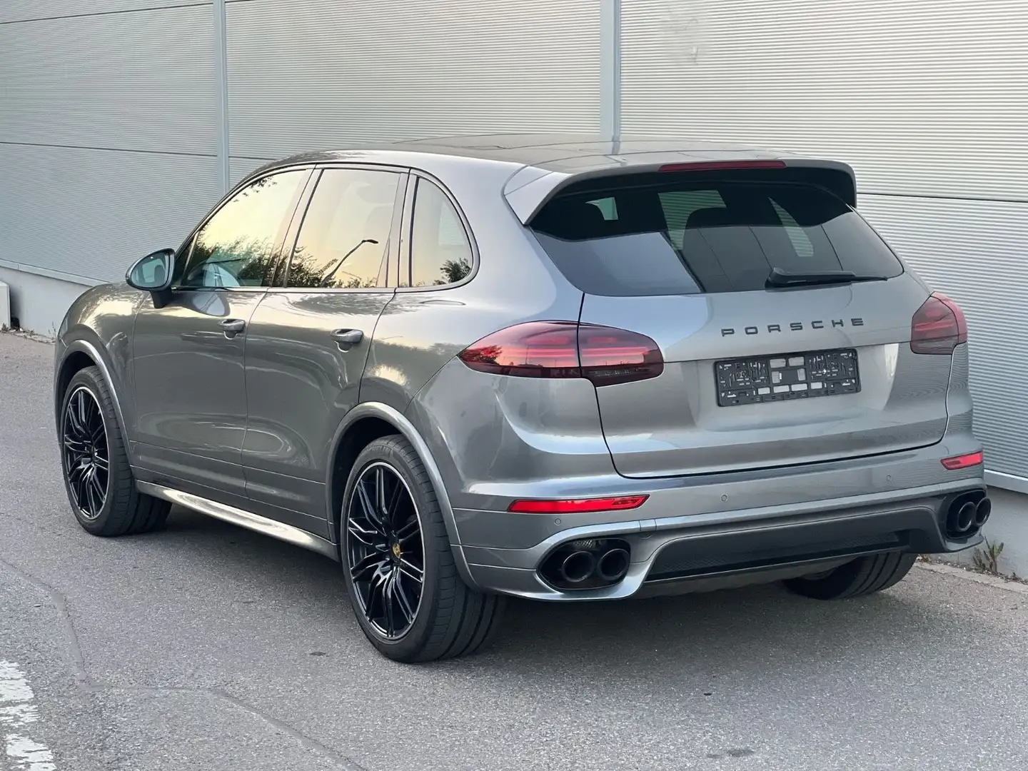 Porsche Cayenne S Diesel GTS Sport D/PANO/CAM/LED Matrix Grau - 2