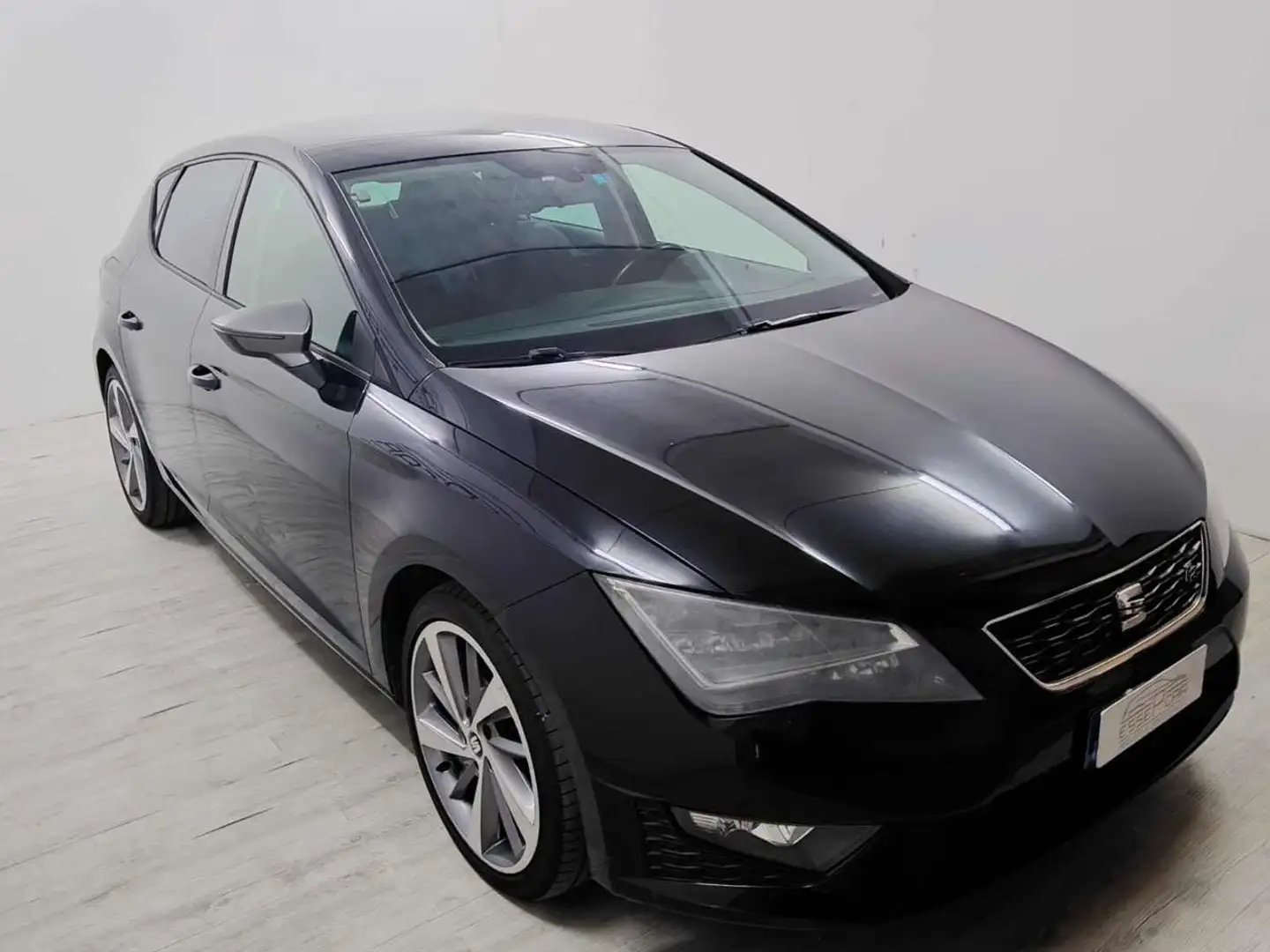 SEAT Leon 1.4 TSI 122 CV 5p. Start/Stop FR Nero - 2