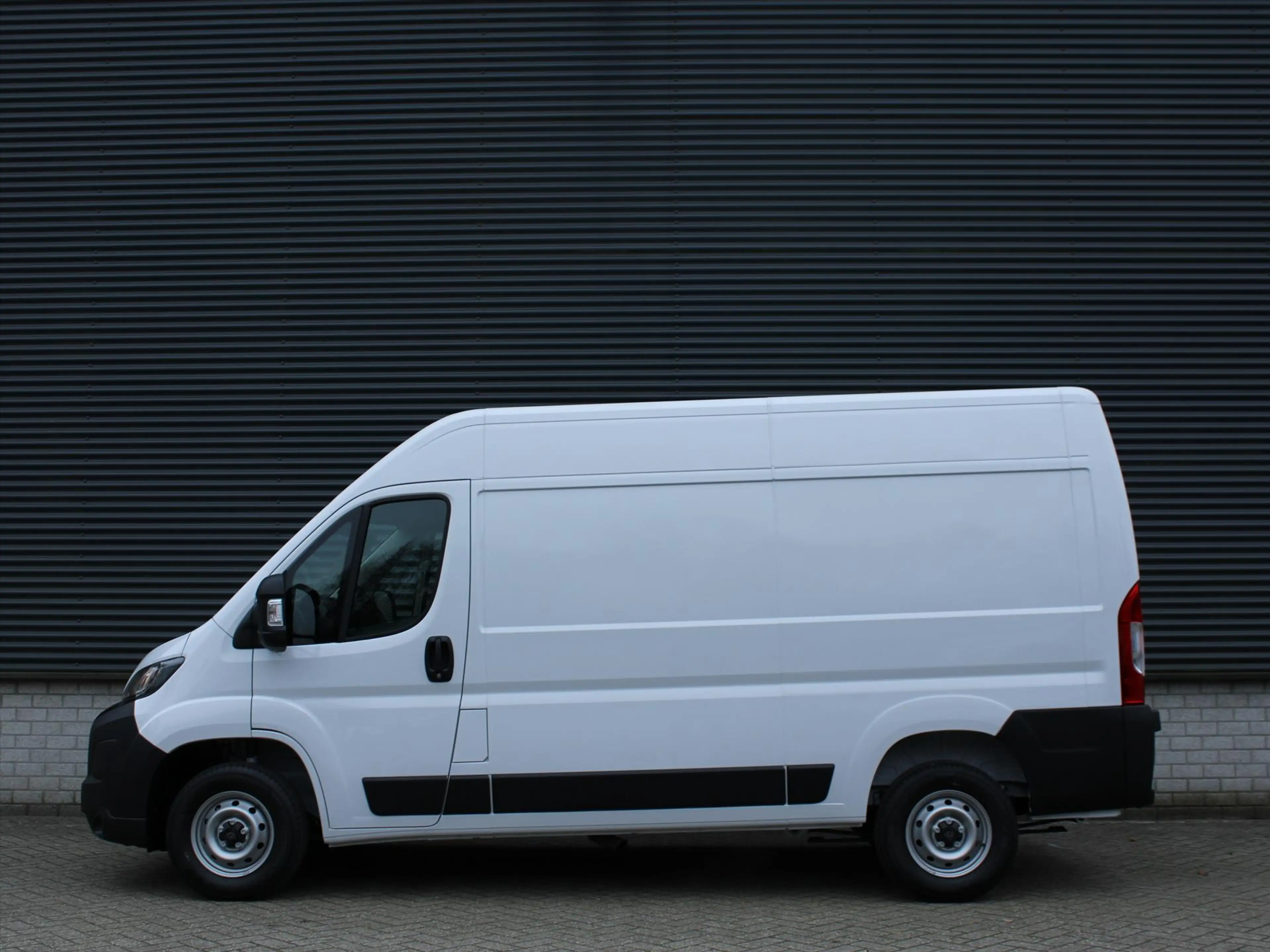 Peugeot Boxer Zwaar 2.2 HDi 140PK L2H2 3,5T I Trekhaak 3000 kg t — photo 8