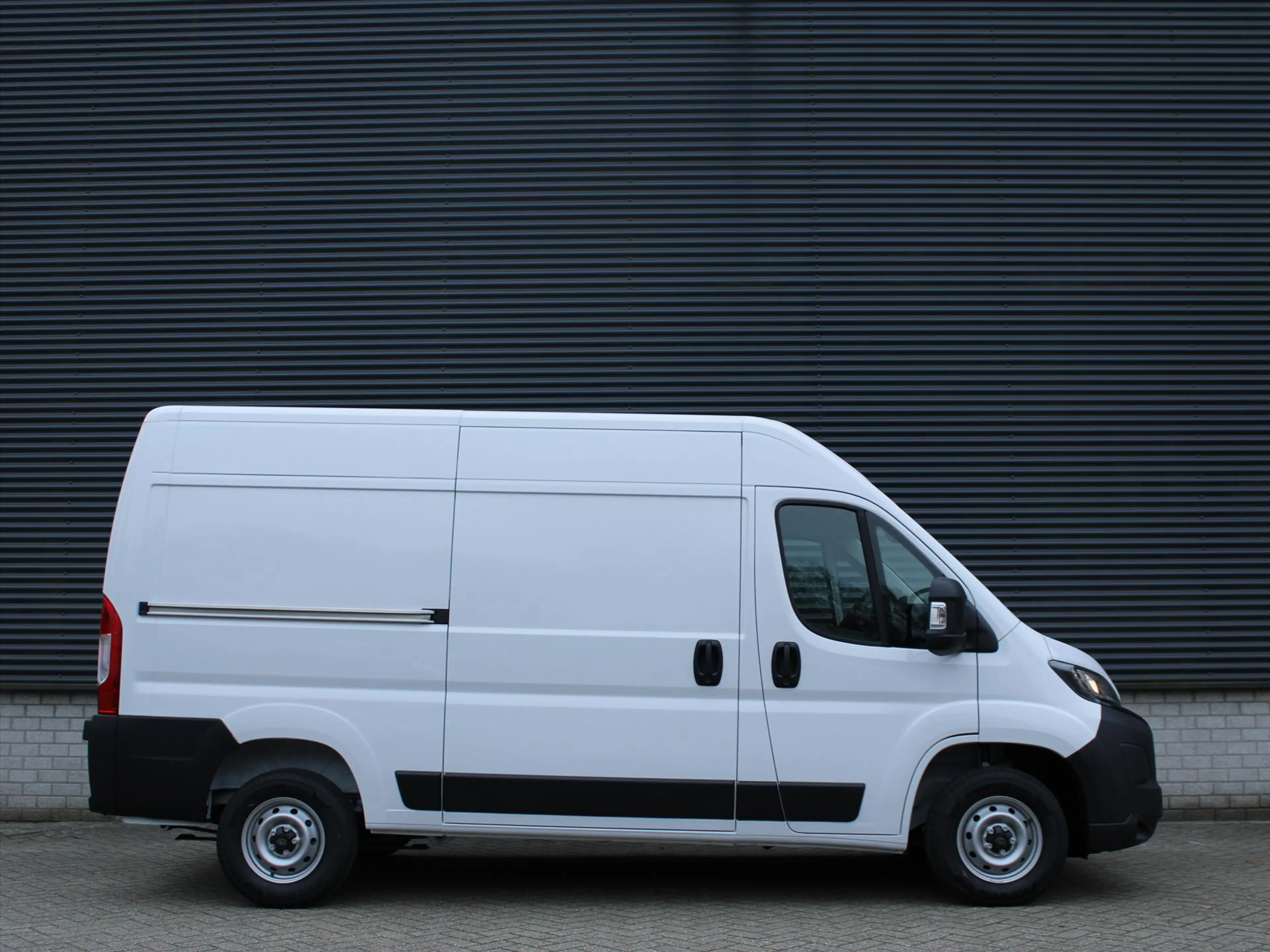 Peugeot Boxer Zwaar 2.2 HDi 140PK L2H2 3,5T I Trekhaak 3000 kg t — photo 4
