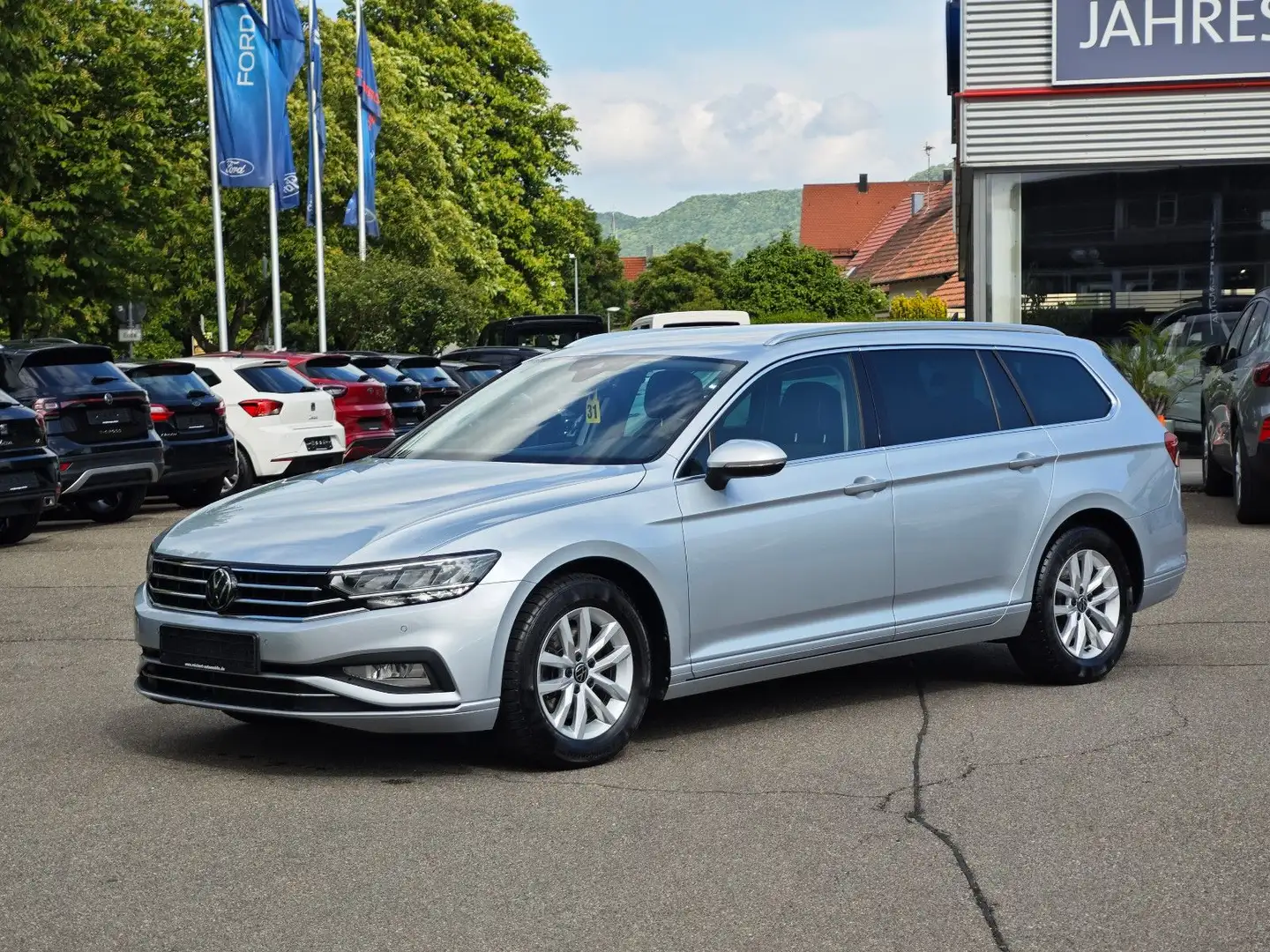 Volkswagen Passat Variant Business 150PS DSG #NAVI #AHK Zilver - 1