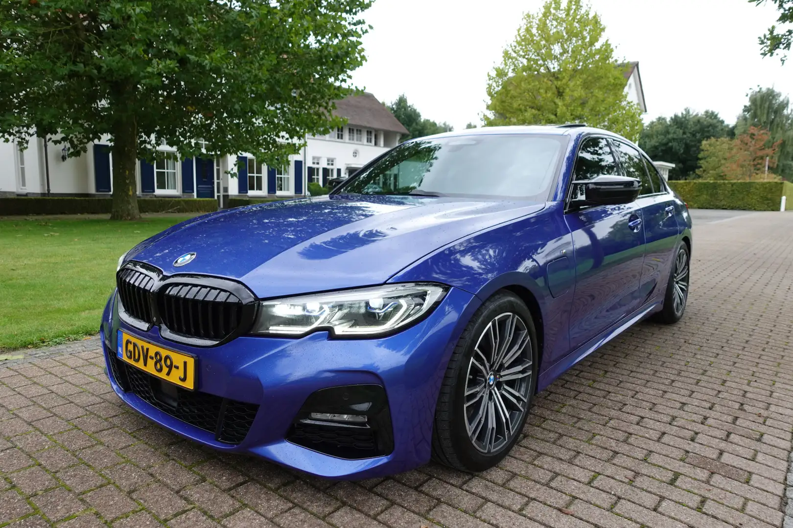 BMW 330 3-serie 330e High Executive | Harman Kardon | Lase Bleu - 2