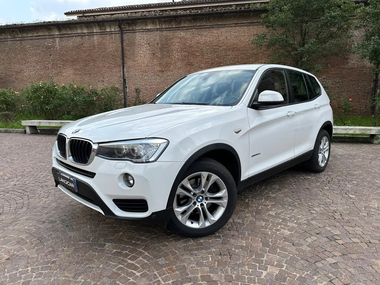 BMW X3 sDrive18d Business Advantage Aut. Weiß - 1