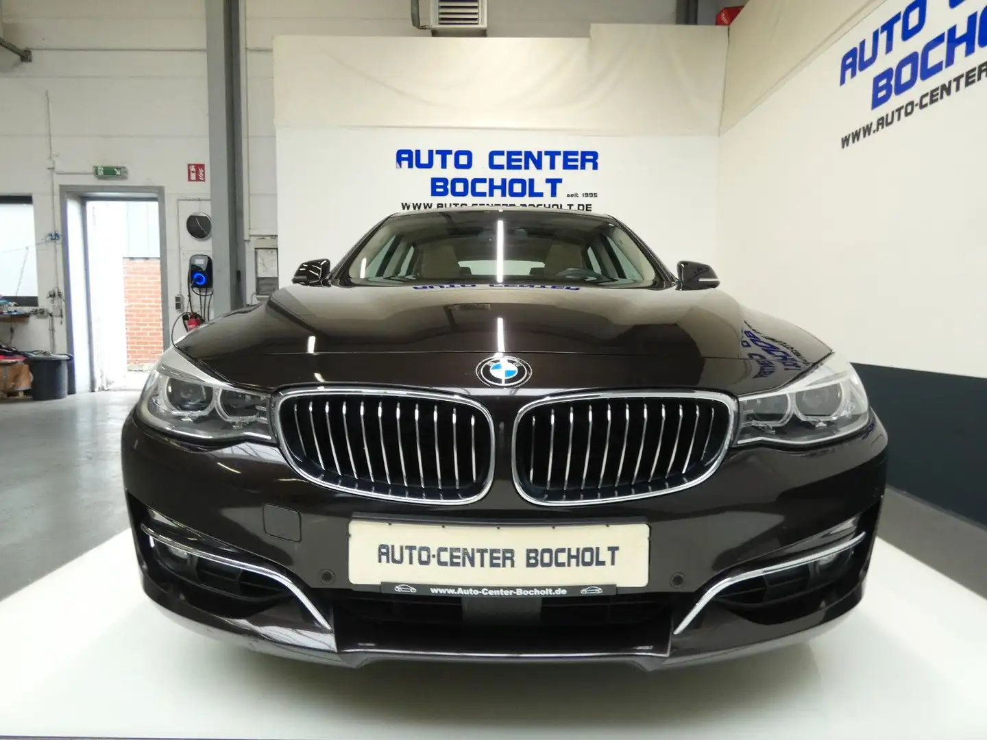 BMW 330 xDrive Luxury Line*HUD*NaviProf Braun - 1