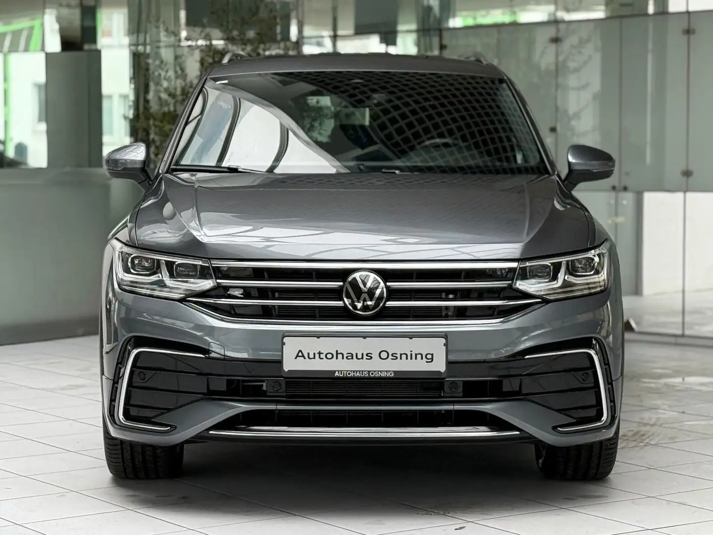 Volkswagen Tiguan Allspace R-Line 4M MATRIX AHK NAVI 7SITZE Šedá - 2