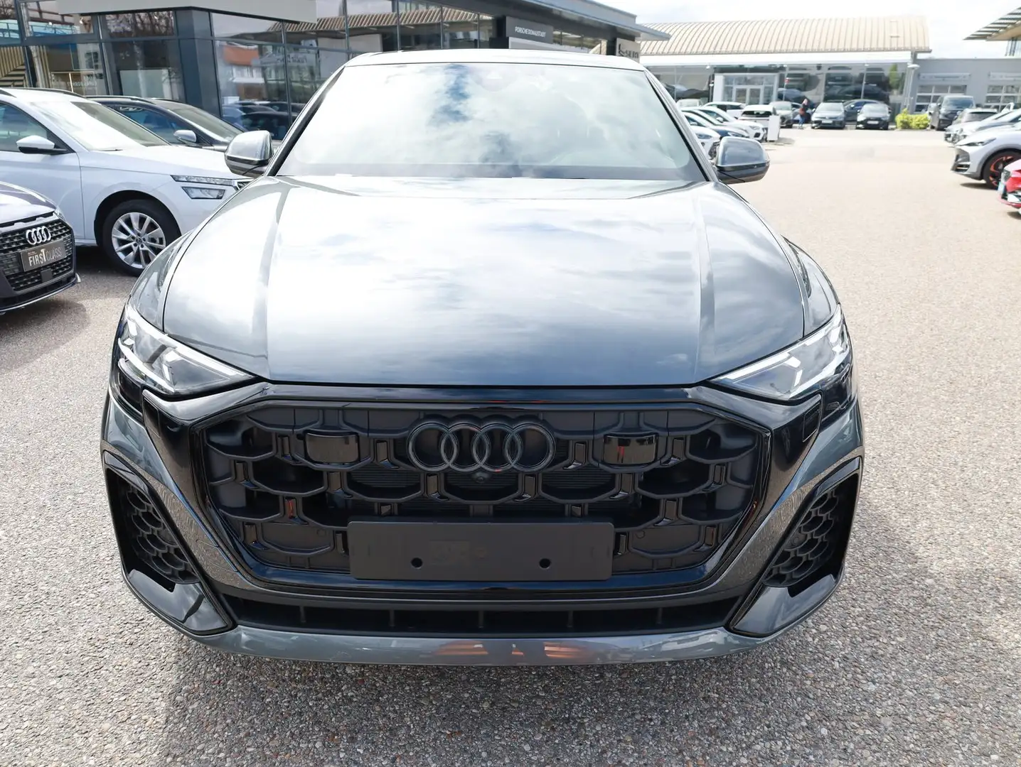 Audi Q8 TFSI e quattro 290 kW Grau - 2