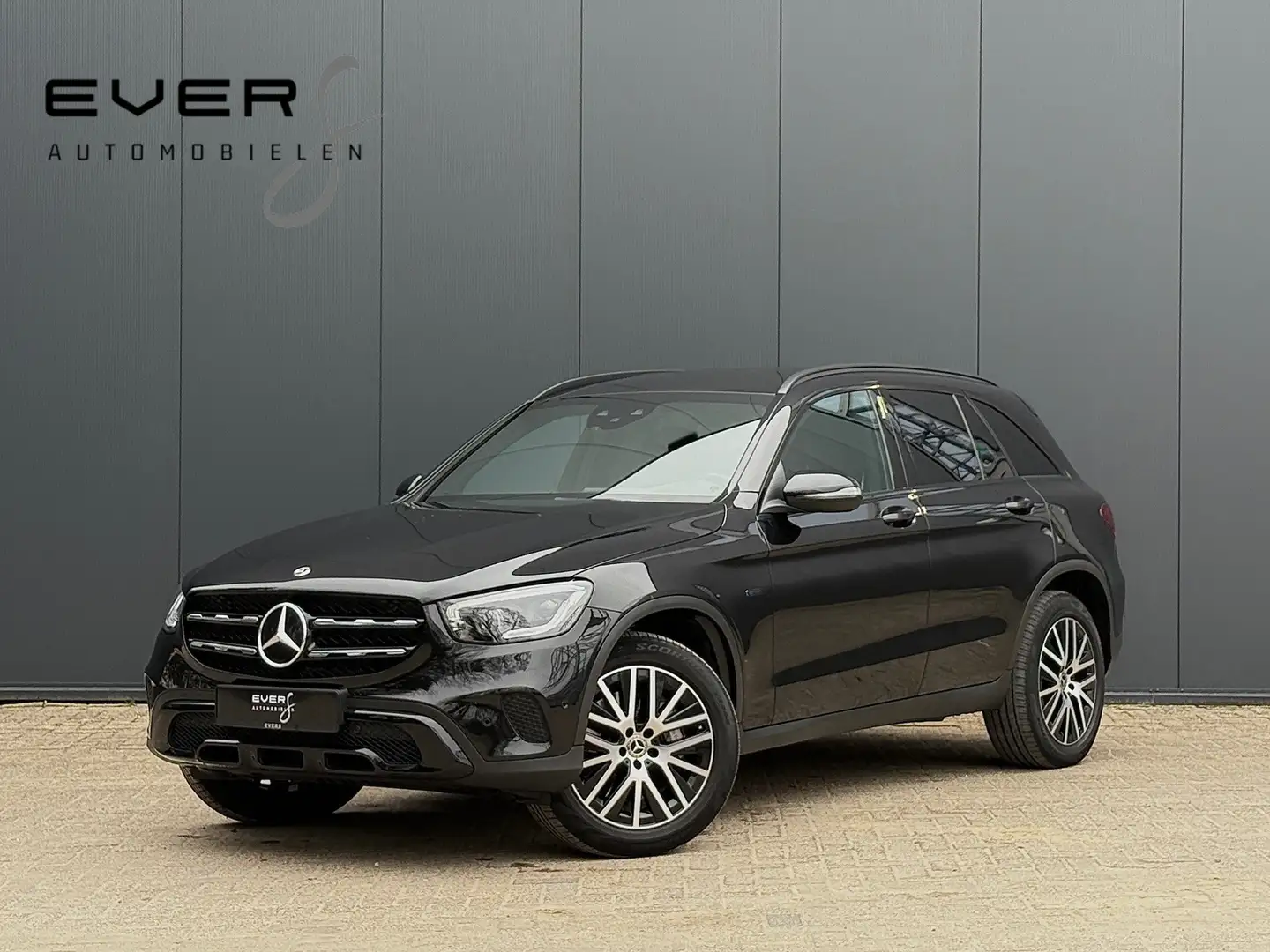 Mercedes-Benz GLC 300 300e 4MATIC 320PK, ACC, Burmester, Night/Pack, Hea Zwart - 1