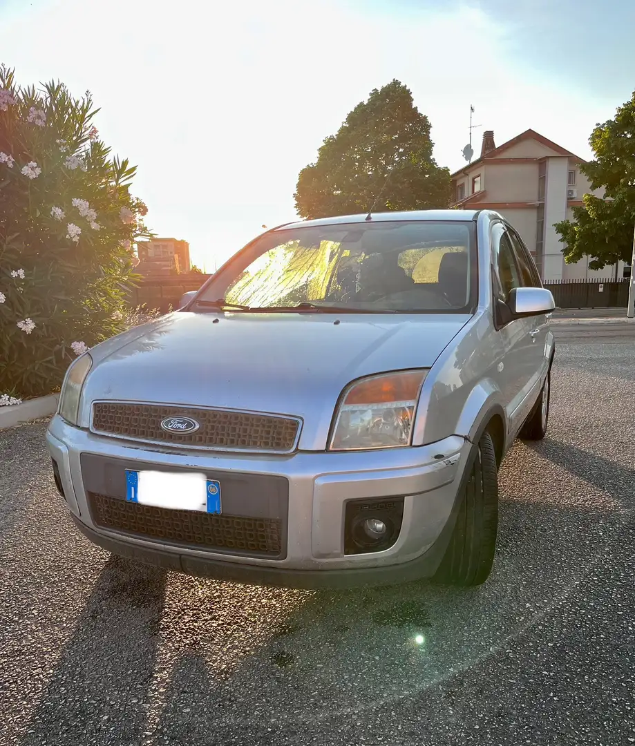 Ford Fusion 1.6 tdci Grey - 1