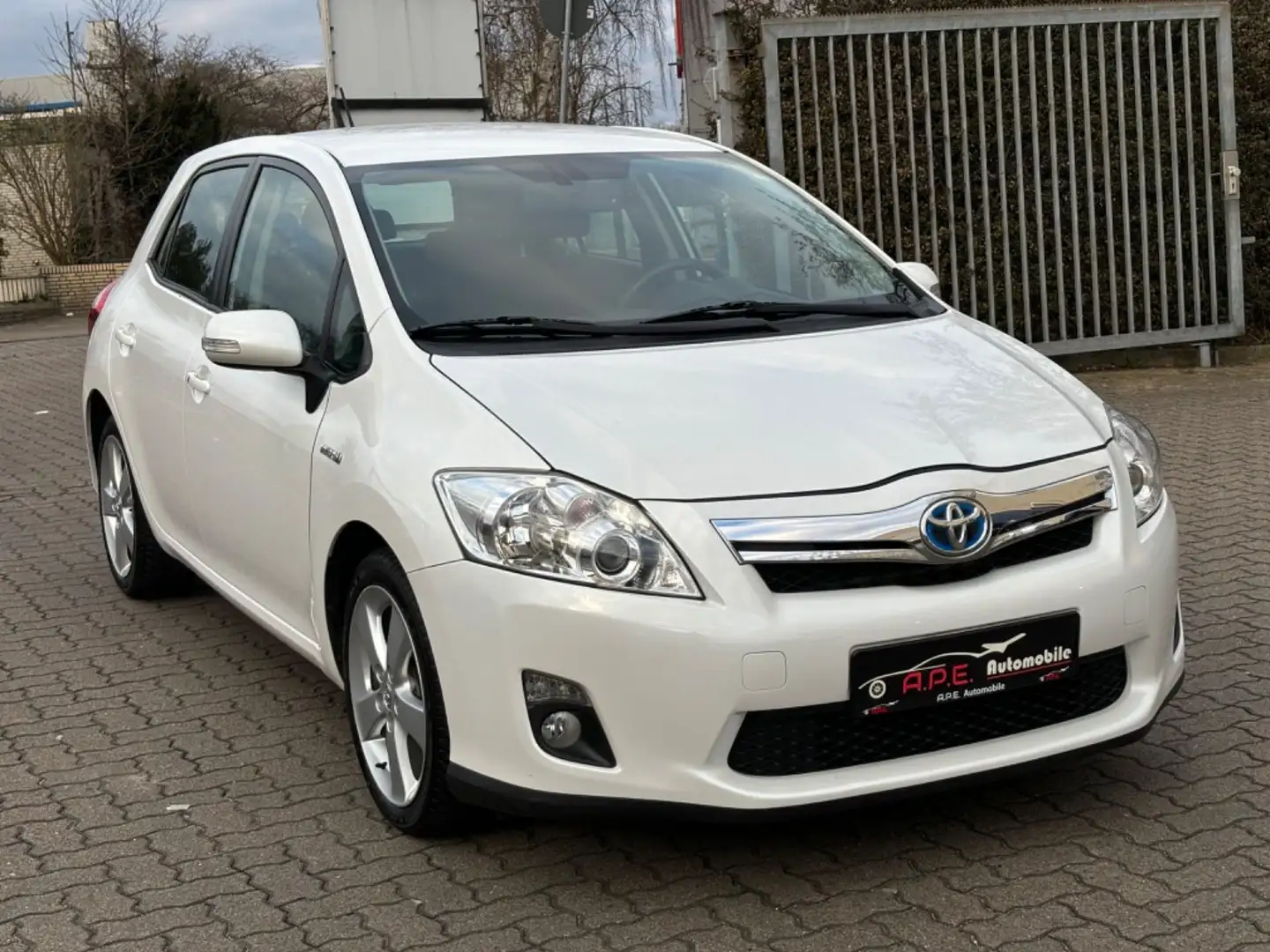 Toyota Auris Hybrid Executive TÜV/AU NEU Weiß - 1