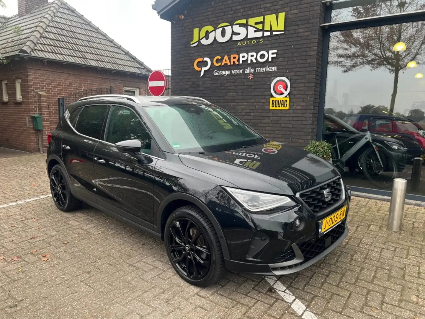 SEAT Arona 1.0 TSI FR LTD ED. Zwart - 1