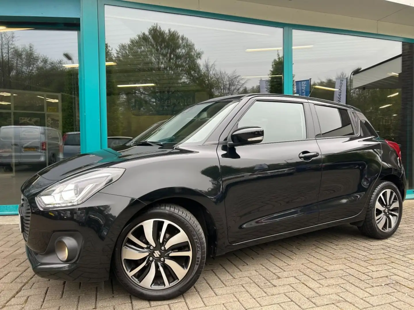 Suzuki Swift 1.2 SPORT LED, CarPlay, Navi, Camera, Climate, 16I Noir - 1