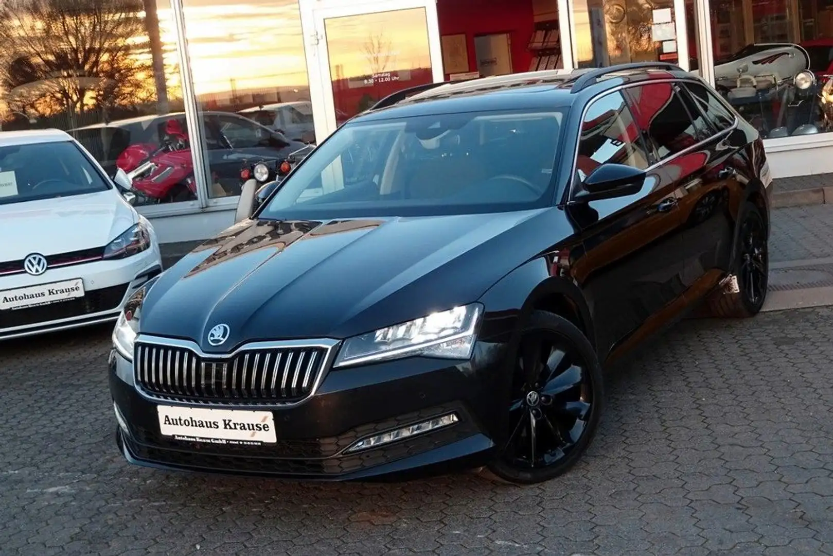 Skoda Superb Combi 2.0TDI DSG 4x4-LED/STANDHEIZG/EL SD Schwarz - 2
