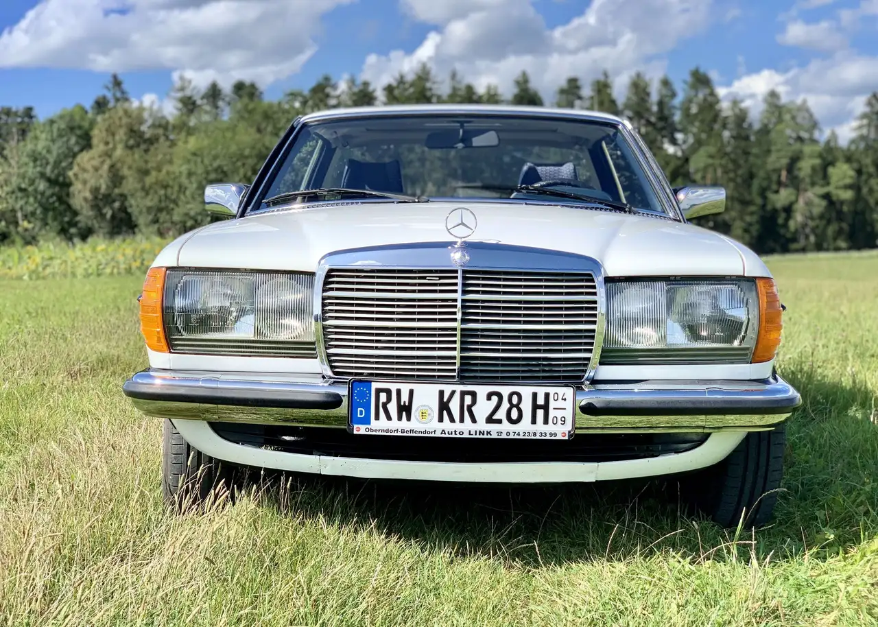 Mercedes-Benz 230 W123 Coupe, foto 4